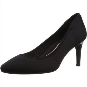 TARYN ROSE WOMENS TESS PUMP BLACK 9M.